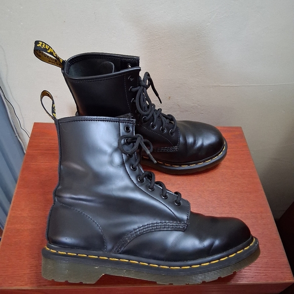 Dr. Martens Air Wair 1460 Womens Smooth Leather Black Lace-Up Boots Size 8 - Picture 3 of 14